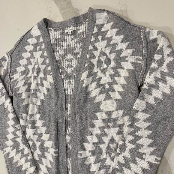 Maurices Gray Geo Open Front Cardigan Women's Small Mid Thigh Length Relaxed Fit - Picture 3 of 6
